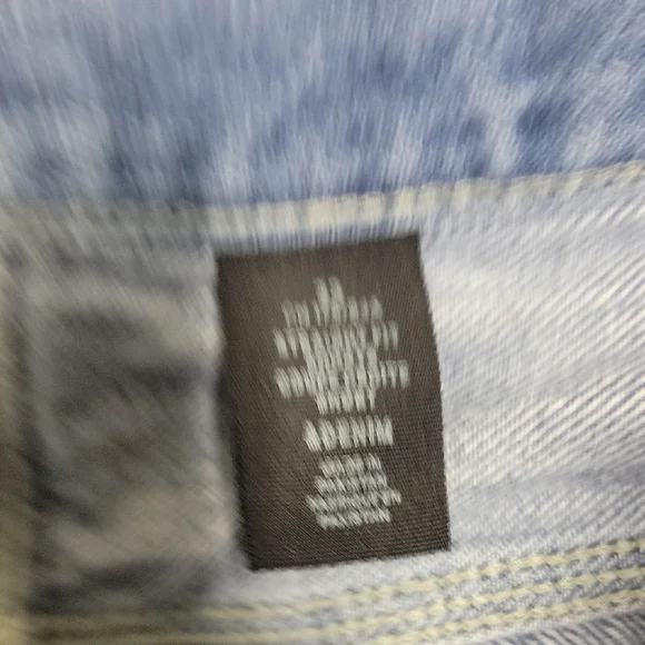 Denim &Denim Light Blue Jeans with Button Accent - Picture 13 of 14